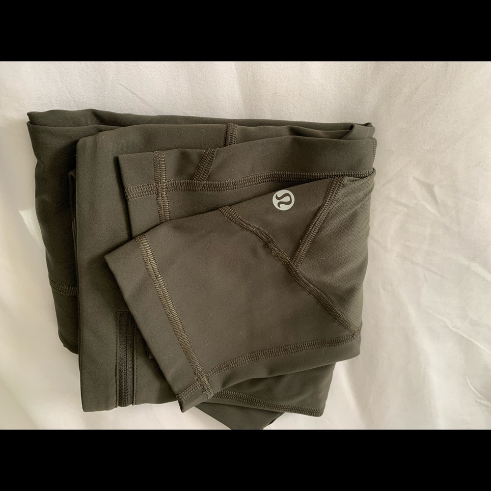 Lululemon Size 6 crop leggings (23 inch)
